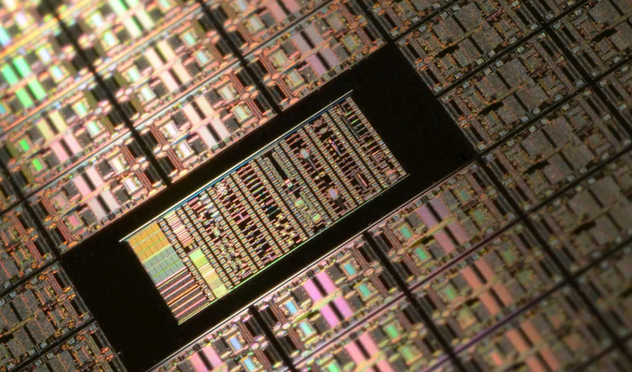 機(jī)構(gòu)：HBM4制造難度提升 預(yù)計(jì)溢價(jià)超30%